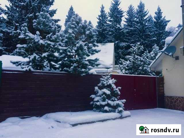 Коттедж 300 м² на участке 20 сот. в аренду посуточно в Краснознаменске Московской области Краснознаменск - изображение 1