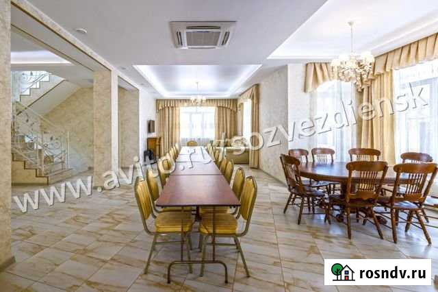 Коттедж 300 м² на участке 10 сот. в аренду посуточно в Новосибирске Новосибирск - изображение 1