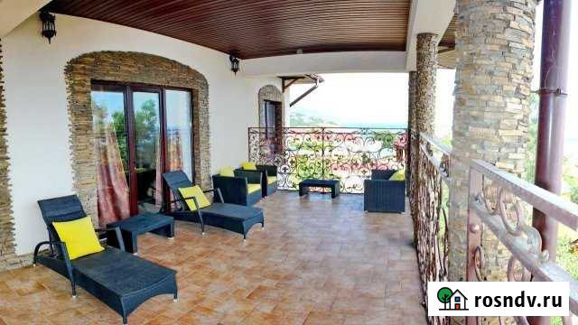 Коттедж 225 м² на участке 6 сот. в аренду посуточно в Ялте Ялта - изображение 1