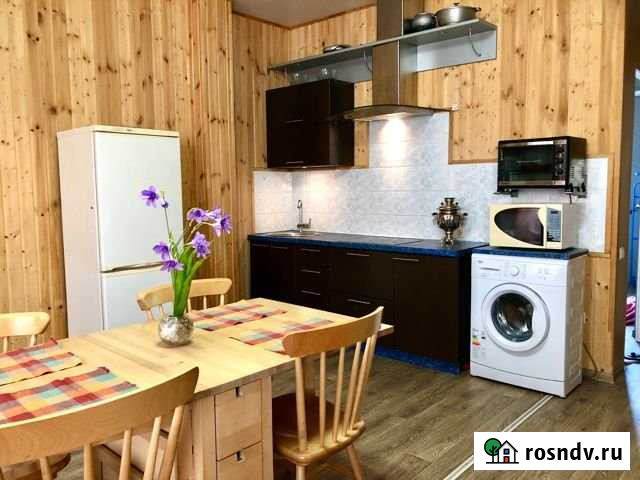 Таунхаус 139 м² на участке 2 сот. в аренду посуточно в Магнитогорске Магнитогорск - изображение 1