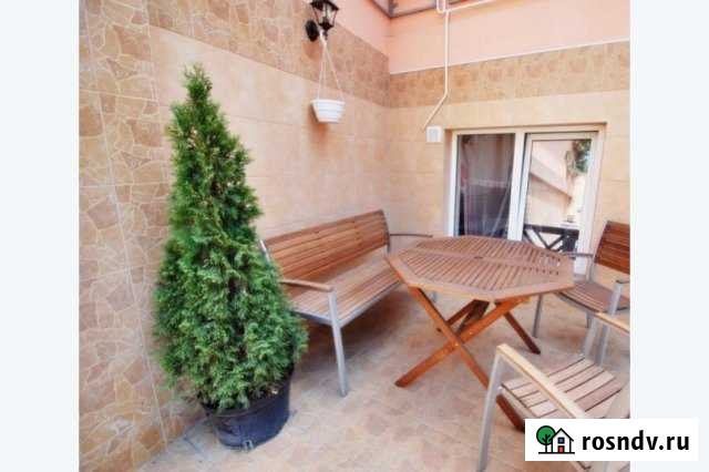 Коттедж 95 м² на участке 5 сот. в аренду посуточно в Ялте Ялта - изображение 1