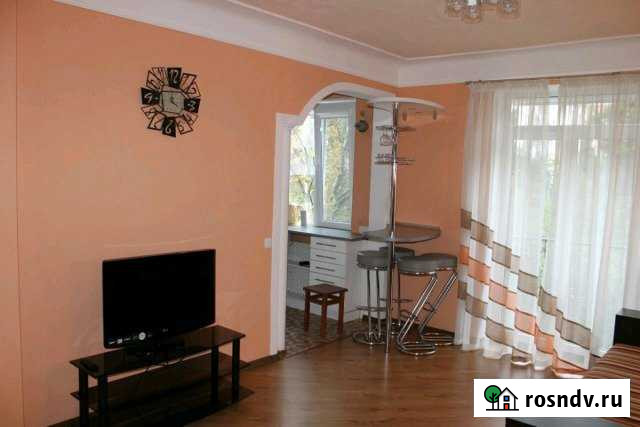 3-комнатная квартира, 52 м², 3/5 эт. в аренду на длительный срок в Ялте Ялта - изображение 1