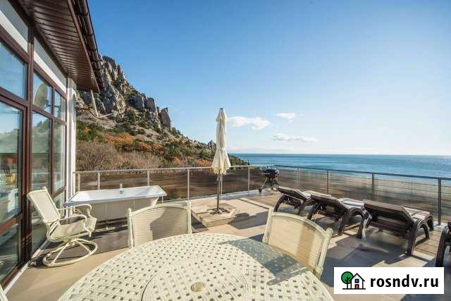 Дом 300 м² на участке 5 сот. в аренду посуточно в Ялте Ялта - изображение 1