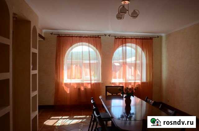 5-комнатная квартира, 200 м², 3/4 эт. в аренду посуточно в Железноводске Железноводск - изображение 1