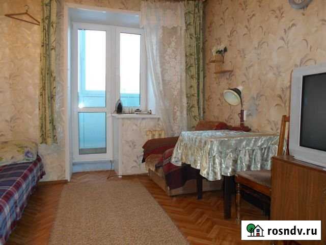 Комната 18 м² в 2-ком. кв., 9/9 эт. в аренду посуточно в Кирове Киров - изображение 1