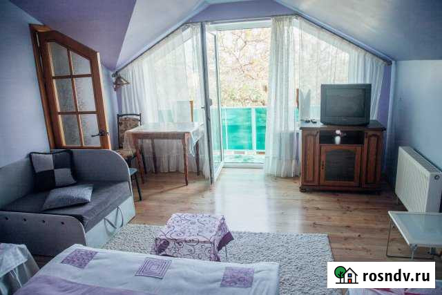 Комната 35 м² в 2-ком. кв., 2/2 эт. в аренду посуточно в Керче Керчь - изображение 1