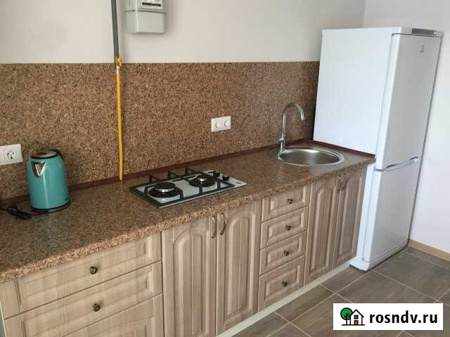 1-комнатная квартира, 40 м², 8/10 эт. в аренду на длительный срок в Севастополе Севастополь - изображение 1