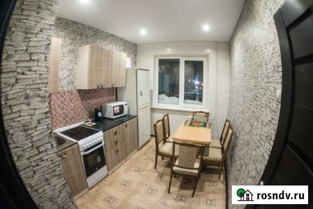 3-комнатная квартира, 60 м², 3/5 эт. в аренду посуточно в Кировске Мурманской области Кировск - изображение 1