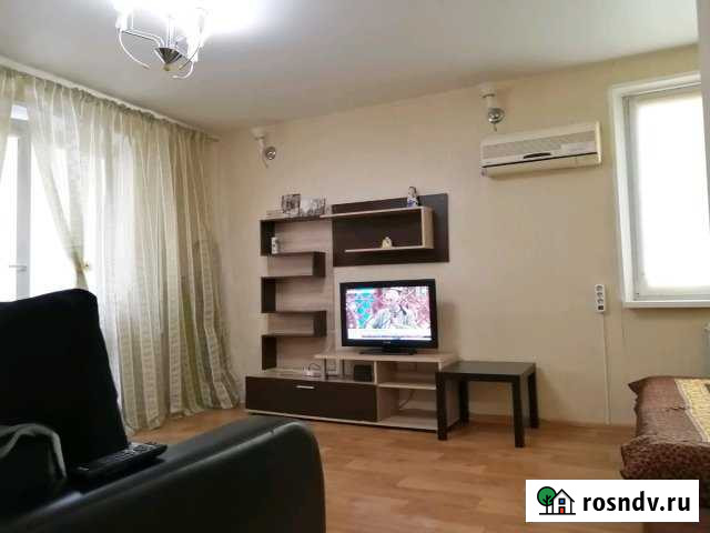 1-комнатная квартира, 39 м², 2/9 эт. в аренду посуточно в Волжском Волгоградской области Волжский - изображение 1