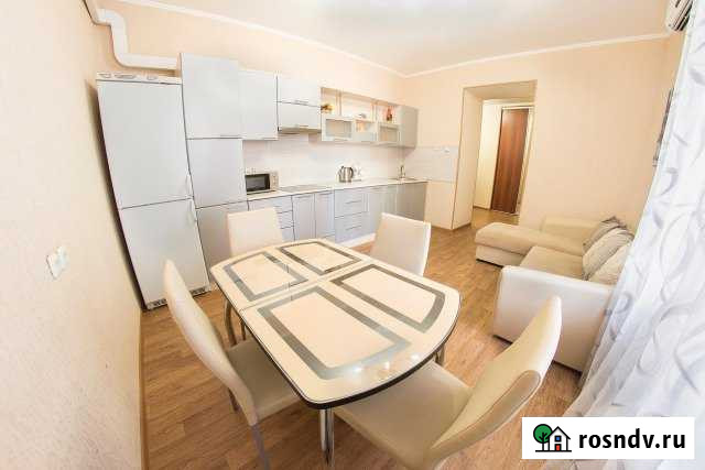 2-комнатная квартира, 50 м², 3/16 эт. в аренду посуточно в Саратове Саратов - изображение 1