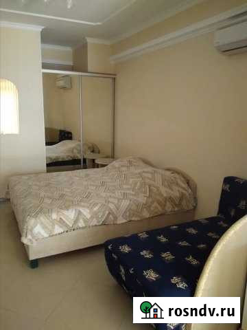 Таунхаус 25 м² на участке 1 сот. в аренду посуточно в Евпатории Евпатория - изображение 1