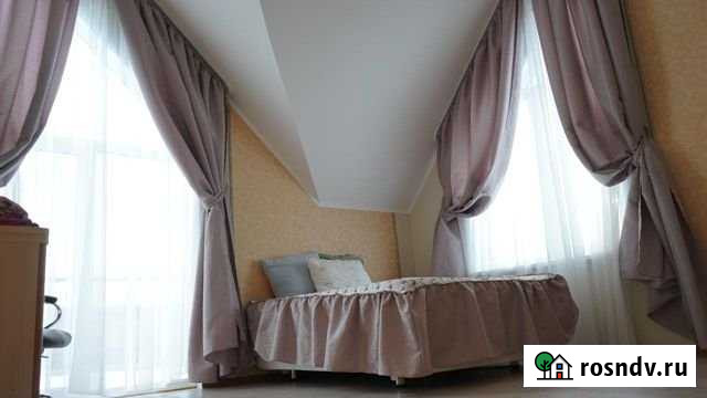 Коттедж 200 м² на участке 8 сот. в аренду посуточно в Пскове Псков - изображение 1