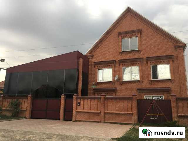 Дом 180 м² на участке 10 сот. на продажу в Новокубанске Новокубанск - изображение 1