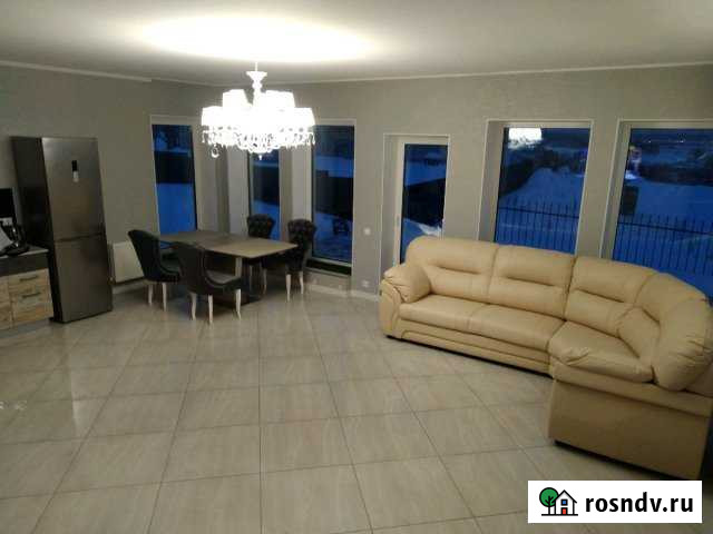 Коттедж 140 м² на участке 7 сот. в аренду посуточно в Володарского Володарского - изображение 1