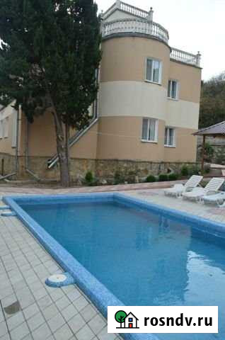 Дом 240 м² на участке 3 сот. в аренду посуточно в Ялте Ялта - изображение 1