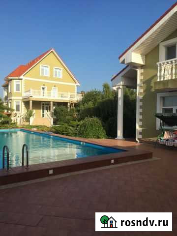 Дом 200 м² на участке 16 сот. в аренду посуточно в Евпатории Евпатория - изображение 1