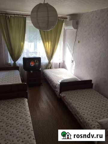 1-комнатная квартира, 33 м², 1/5 эт. в аренду посуточно в Шахтах Шахты - изображение 1