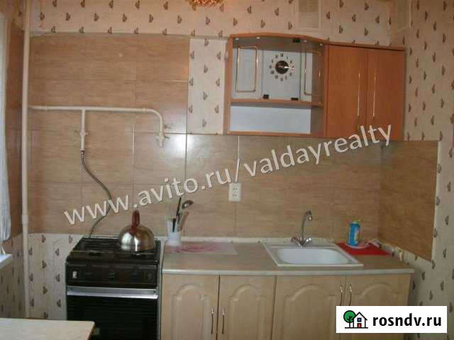 1-комнатная квартира, 32 м², 3/5 эт. в аренду на длительный срок в Валдае Валдай - изображение 1