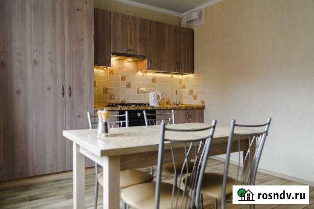 1-комнатная квартира, 50 м², 7/17 эт. в аренду посуточно в Астрахани Астрахань - изображение 1