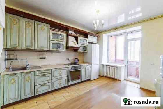 2-комнатная квартира, 90 м², 3/8 эт. в аренду посуточно в Омске Омск