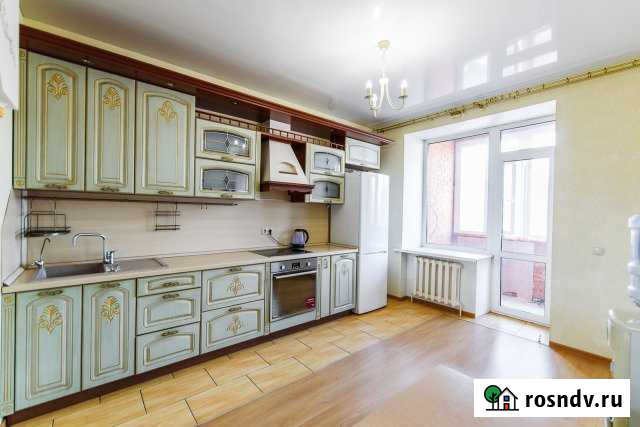 2-комнатная квартира, 90 м², 3/8 эт. в аренду посуточно в Омске Омск - изображение 1