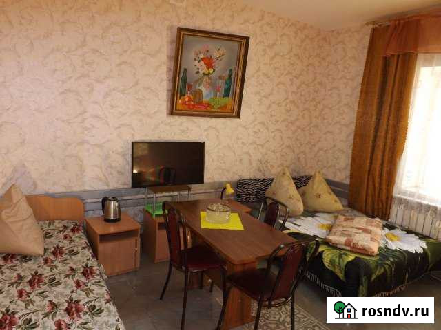 Комната 20 м² в 3-ком. кв., 2/2 эт. в аренду посуточно в Оренбурге Оренбург - изображение 1