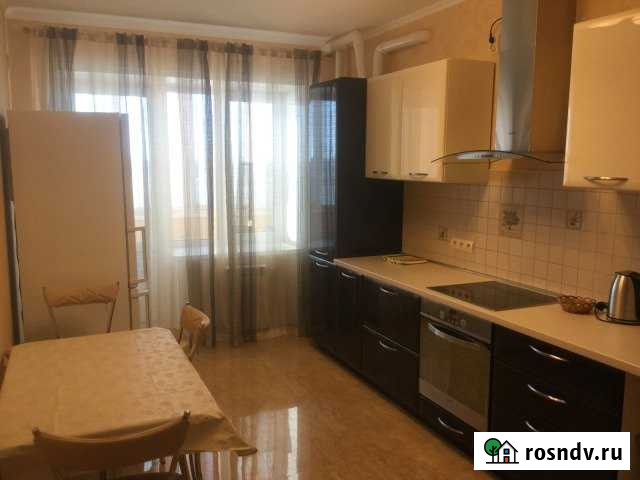 2-комнатная квартира, 80 м², 5/15 эт. в аренду на длительный срок в Астрахани Астрахань - изображение 1