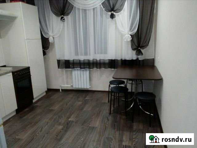 1-комнатная квартира, 40 м², 4/9 эт. в аренду посуточно в Нижневартовске Нижневартовск - изображение 1