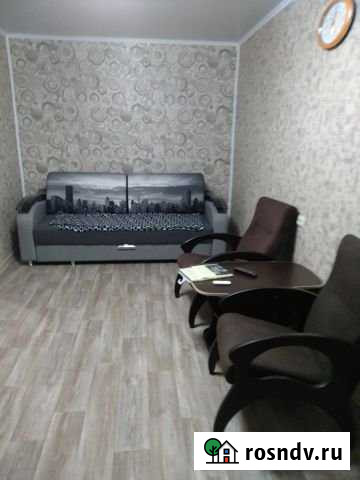 2-комнатная квартира, 42 м², 1/4 эт. в аренду посуточно в Вольске Вольск - изображение 1