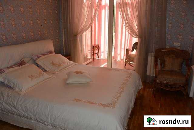 3-комнатная квартира, 78 м², 2/3 эт. в аренду посуточно в Севастополе Севастополь - изображение 1