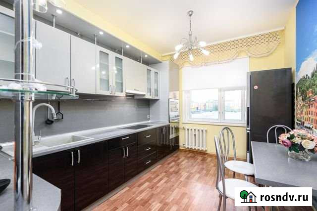 3-комнатная квартира, 74 м², 4/9 эт. в аренду посуточно в Нижневартовске Нижневартовск - изображение 1