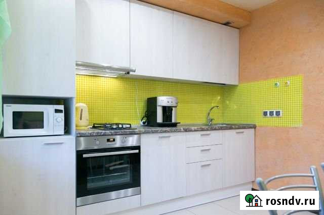 3-комнатная квартира, 75 м², 3/9 эт. в аренду посуточно в Череповце Череповец - изображение 1