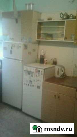 Комната 18 м² в 3-ком. кв., 1/1 эт. в аренду посуточно в Омске Омск - изображение 1