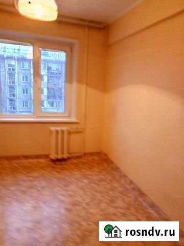 Комната 10 м² в > 9-ком. кв., 4/5 эт. в аренду на длительный срок в Красноярске Красноярск - изображение 1