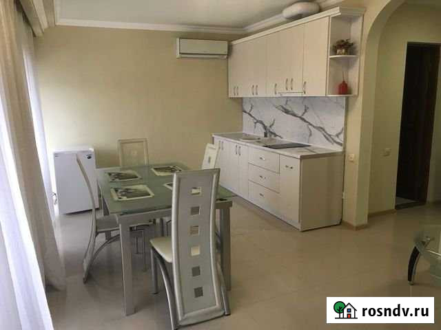 2-комнатная квартира, 50 м², 3/3 эт. в аренду на длительный срок в Феодосии Феодосия - изображение 1