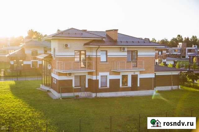 Коттедж 243 м² на участке 18.3 сот. на продажу в Петергофе Петергоф - изображение 1