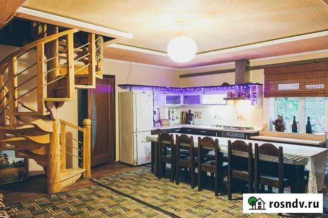 Коттедж 200 м² на участке 60 сот. в аренду посуточно в Белокурихе Белокуриха - изображение 1