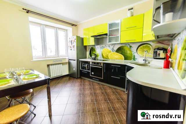 2-комнатная квартира, 80 м², 2/9 эт. в аренду посуточно в Омске Омск - изображение 1