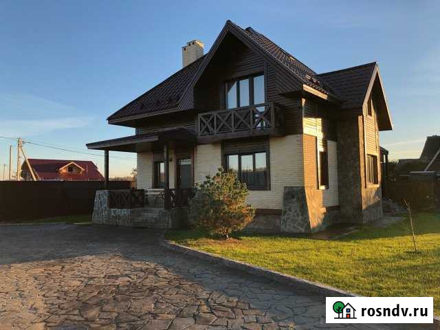 Коттедж 250 м² на участке 10 сот. в аренду посуточно в Снегирях Снегири - изображение 1