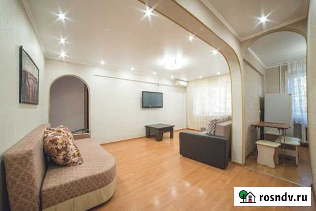 3-комнатная квартира, 48 м², 3/5 эт. в аренду посуточно в Астрахани Астрахань - изображение 1