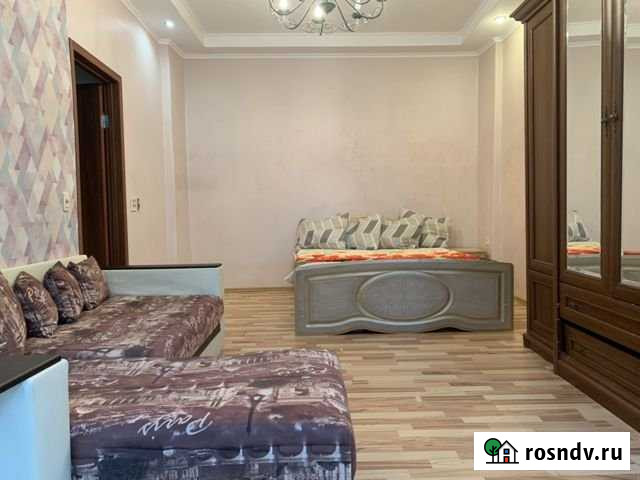 1-комнатная квартира, 38 м², 2/5 эт. в аренду посуточно в Астрахани Астрахань - изображение 1