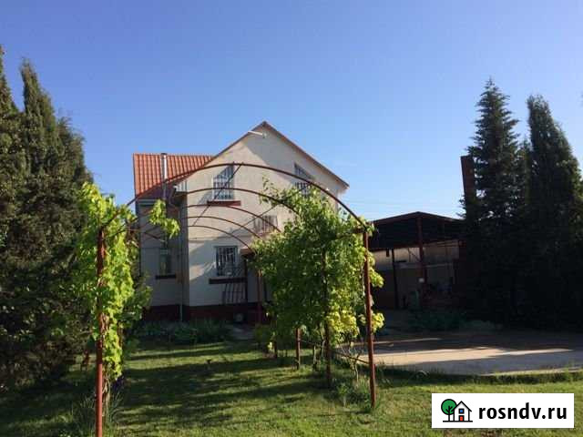 Коттедж 150 м² на участке 6 сот. в аренду посуточно в Евпатории Евпатория - изображение 1