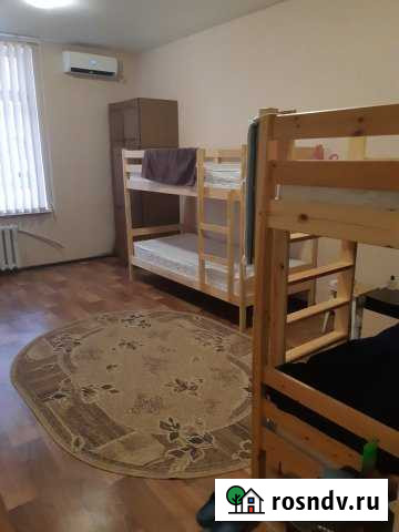 Комната 30 м² в > 9-ком. кв., 1/5 эт. в аренду посуточно в Севастополе Севастополь - изображение 1