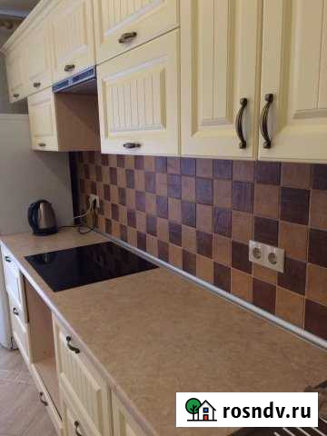 1-комнатная квартира, 50 м², 2/16 эт. в аренду посуточно в Омске Омск - изображение 1