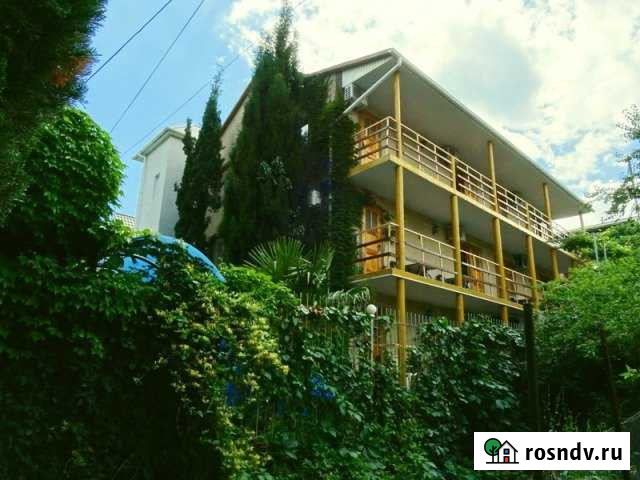 Комната 10 м² в 9-ком. кв., 3/3 эт. в аренду посуточно в Алуште Алушта - изображение 1