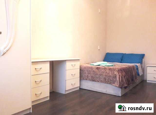 Комната 15 м² в 4-ком. кв., 2/2 эт. в аренду посуточно в Симферополе Симферополь - изображение 1