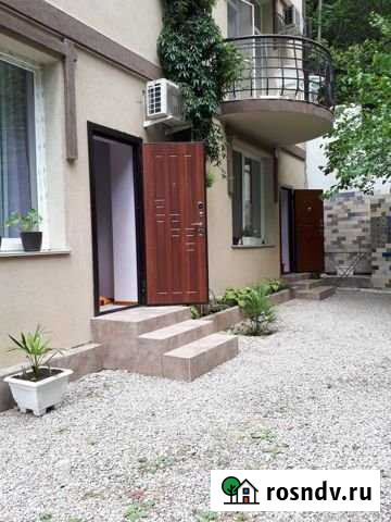 Комната 20 м² в 1-ком. кв., 1/3 эт. в аренду посуточно в Алупке Алупка - изображение 1