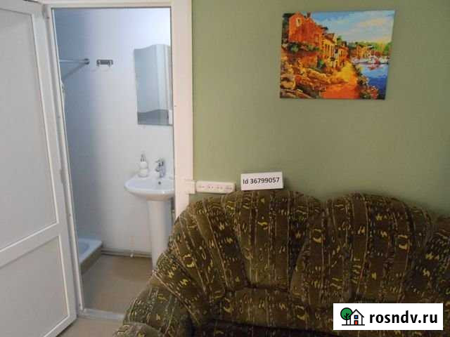 Комната 18 м² в 5-ком. кв., 1/1 эт. в аренду посуточно в Алуште Алушта - изображение 1