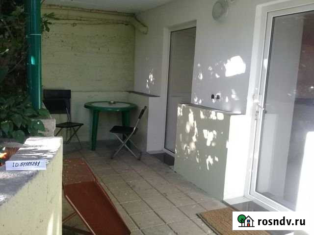 Дом 50 м² на участке 10 сот. в аренду посуточно в Севастополе Севастополь - изображение 1