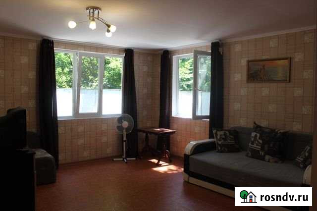 Коттедж 68 м² на участке 3 сот. в аренду посуточно в Ялте Ялта - изображение 1